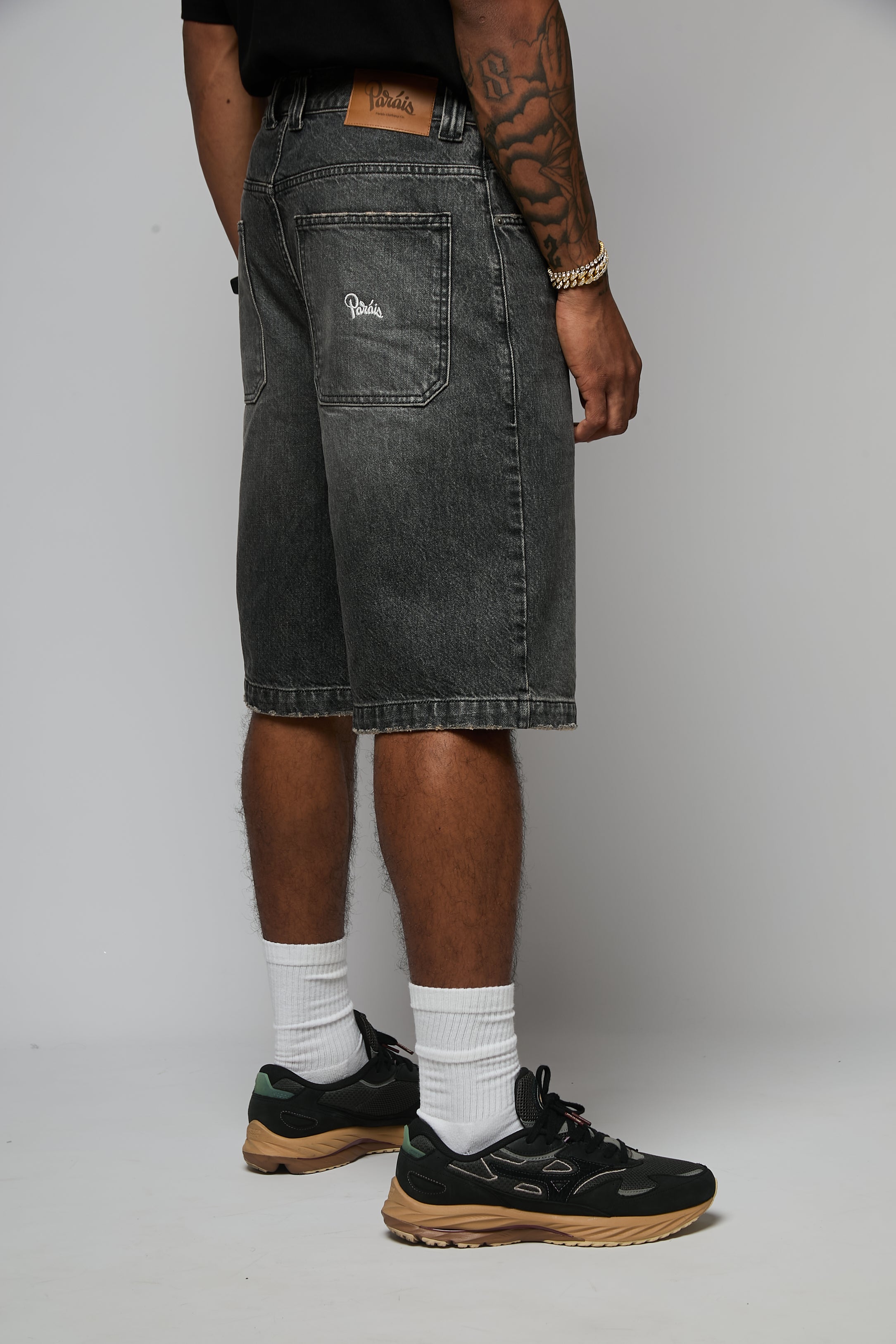 Paráis Faded Black Denim Shorts